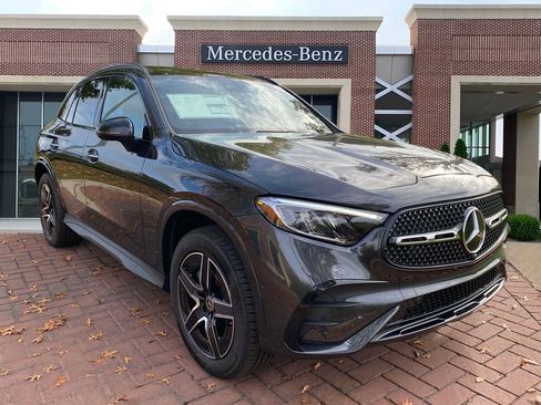 Used 2025 Mercedes-Benz GLC 300 image 4