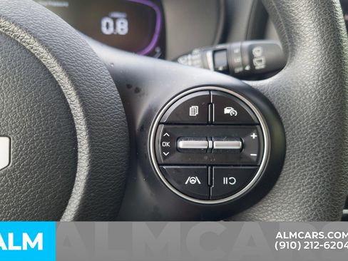 Used 2025 Kia Soul LX w/ LX Technology Package FWD image 11
