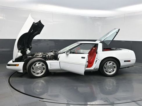 Used 1994 Chevrolet Corvette Coupe RWD image 36