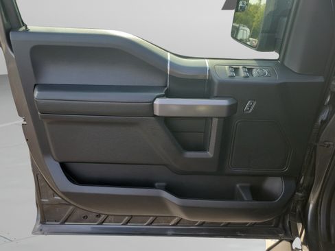 Used 2019 Ford F150 XLT w/ Equipment Group 302A Luxury AWD/4WD image 17