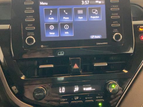 Certified 2021 Toyota Camry SE FWD image 15