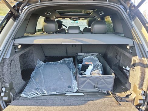 New 2026 Land Rover Range Rover SE image 13