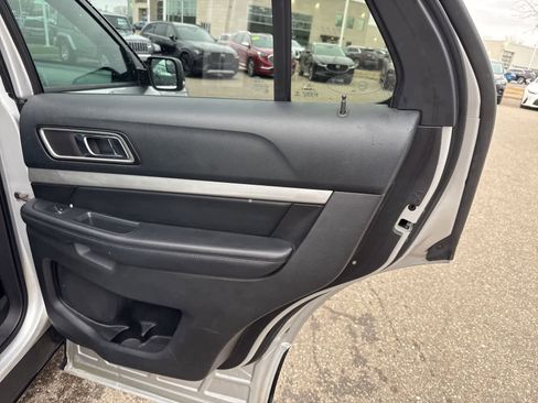 Used 2016 Ford Explorer XLT w/ Equipment Group 202A image 26