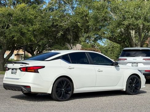 Used 2022 Nissan Altima 2.5 SR w/ Midnight Edition Package FWD image 7