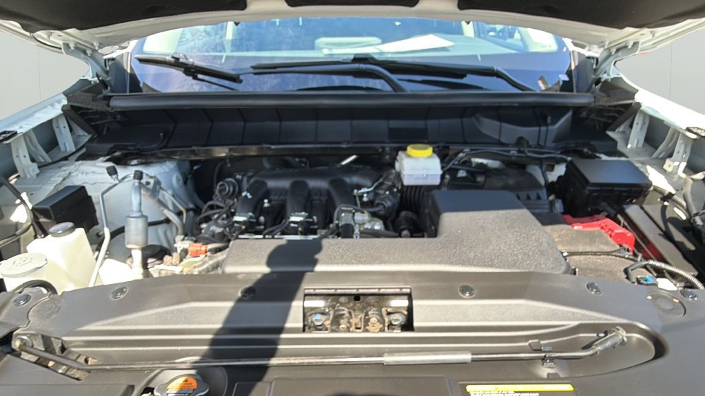 Used 2025 Nissan Pathfinder SV FWD image 9
