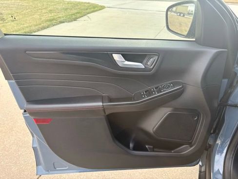 Used 2024 Ford Escape ST-Line w/ Tech Pack #1 image 9