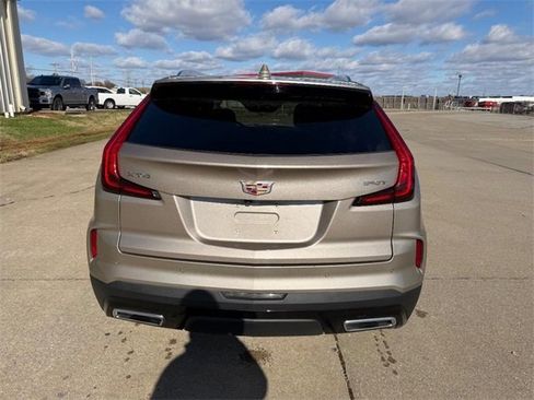 Used 2024 Cadillac XT4 Premium Luxury image 4