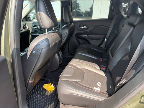 Used 2020 Jeep Cherokee Trailhawk w/ Comfort/Convenience Group AWD/4WD image 5