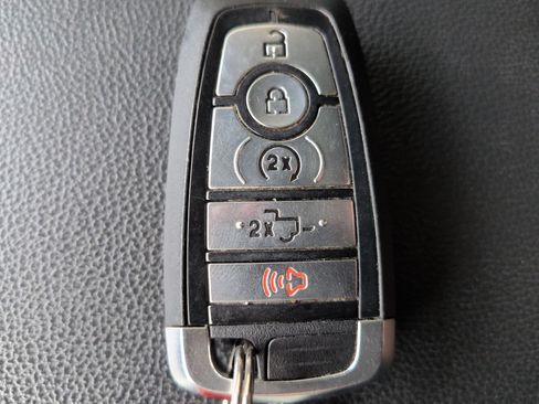 Used 2024 Ford F250 Lariat w/ Black Appearance Package AWD/4WD image 31
