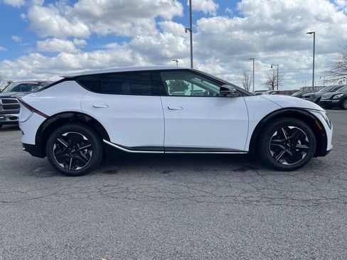 New 2025 Kia EV6 Wind image 9