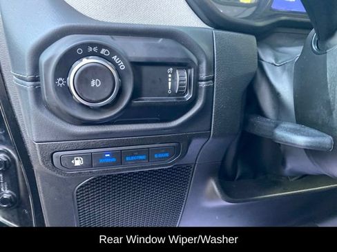 Used 2024 Jeep Wrangler Unlimited Sahara AWD/4WD image 9