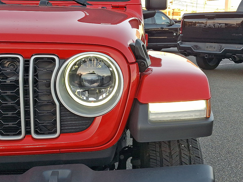 Used 2026 Jeep Wrangler Unlimited Sahara AWD/4WD image 34