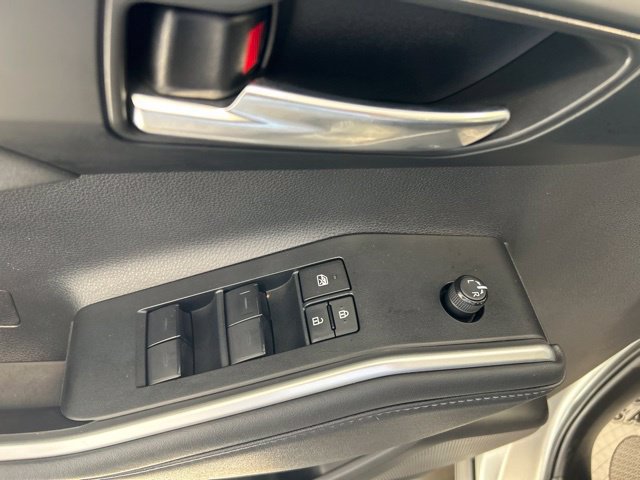 Used 2022 Toyota Highlander XLE AWD/4WD image 22