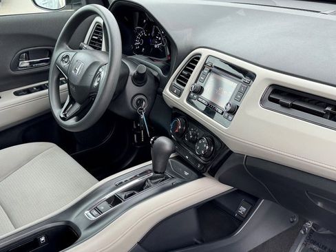 Certified 2022 Honda HR-V LX image 9