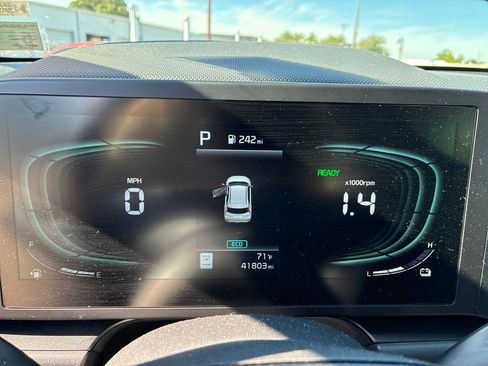 Used 2023 Kia Niro LX FWD image 17