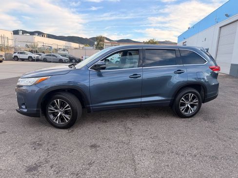 Used 2017 Toyota Highlander Plus w/ Carpet Mat Package FWD image 13