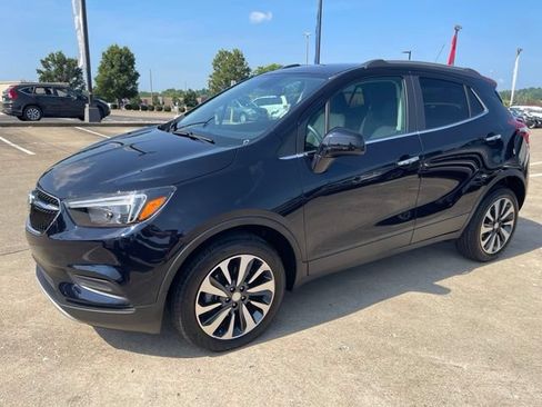 Used 2022 Buick Encore Preferred AWD/4WD image 2