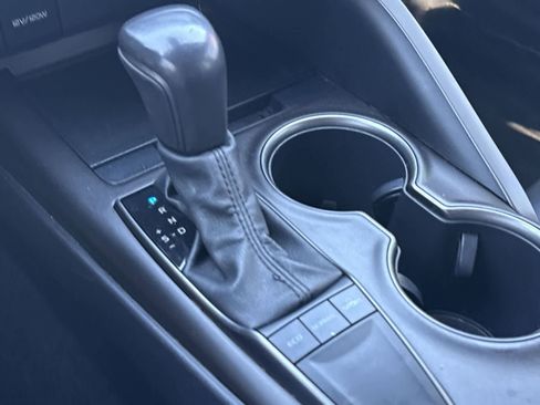 Used 2022 Toyota Camry SE image 25