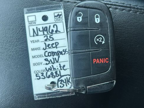 Used 2025 Jeep Compass Trailhawk AWD/4WD image 39