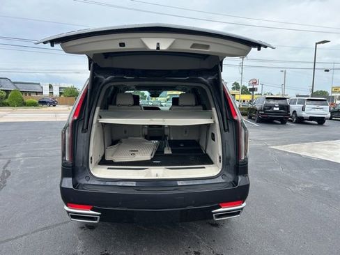 Used 2022 Cadillac Escalade Premium Luxury Platinum w/ LPO, Radiant Package AWD/4WD image 9