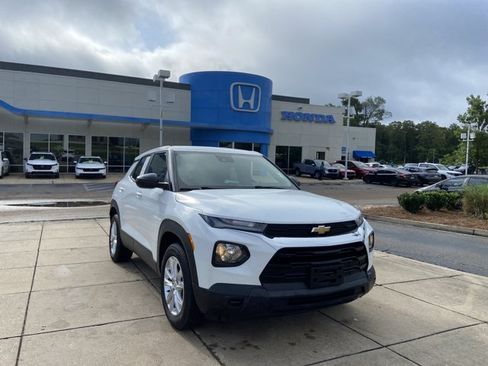 Used 2021 Chevrolet TrailBlazer LS AWD/4WD image 2