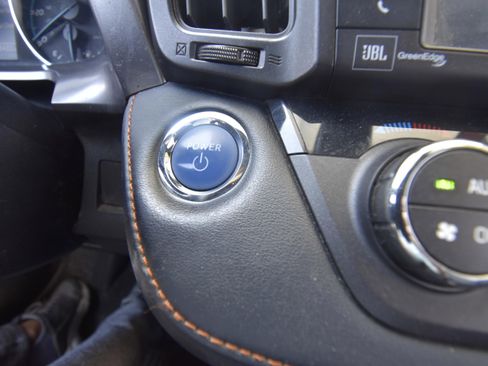 Used 2018 Toyota RAV4 SE AWD/4WD image 18