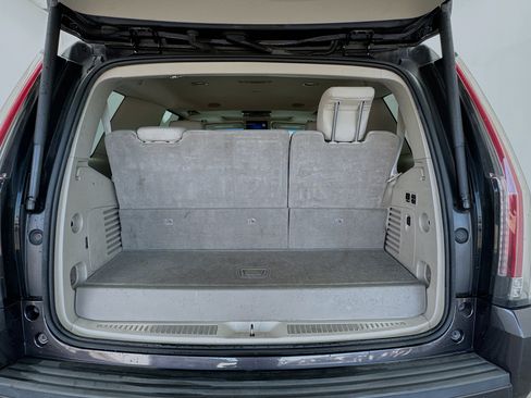 Used 2018 Cadillac Escalade Premium Luxury image 19