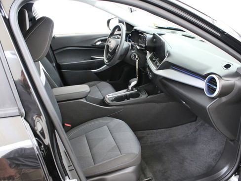 Certified 2025 Chevrolet Trax LS FWD image 29