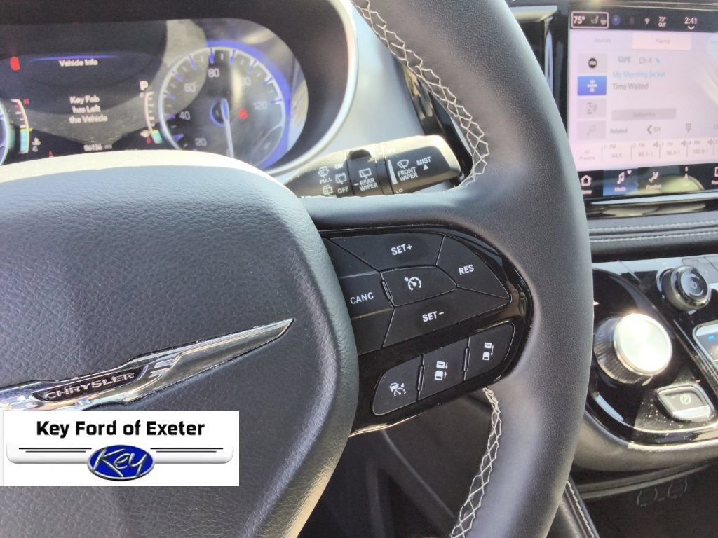 Used 2025 Chrysler Pacifica Limited FWD image 25