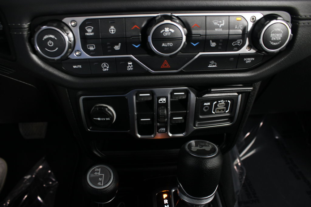 Used 2026 Jeep Wrangler Unlimited Sahara AWD/4WD image 13