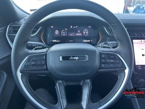 Used 2025 Jeep Grand Cherokee Limited w/ Luxury Tech Group II image 19