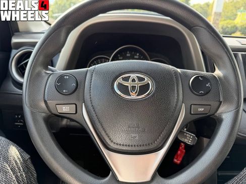 Used 2016 Toyota RAV4 LE AWD/4WD image 18