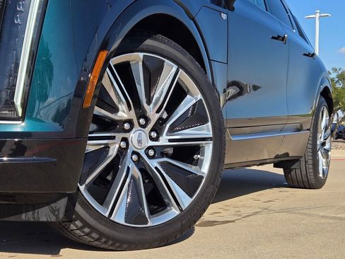 Certified 2025 Cadillac Lyriq Luxury w/ Nappa Leather Package image 8