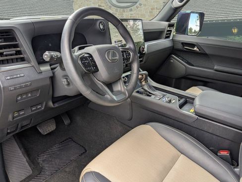 Used 2025 Lexus GX 550 w/ Accessory Package (CT) AWD/4WD image 6