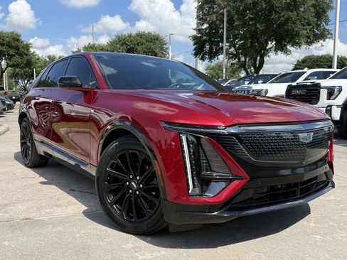 Used 2024 Cadillac Lyriq Sport RWD image 2