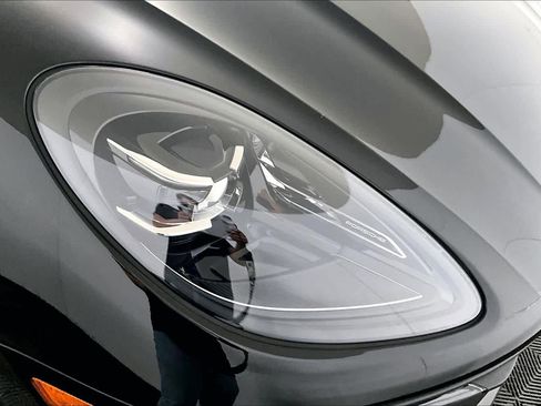 Used 2023 Porsche Macan Turbo image 24