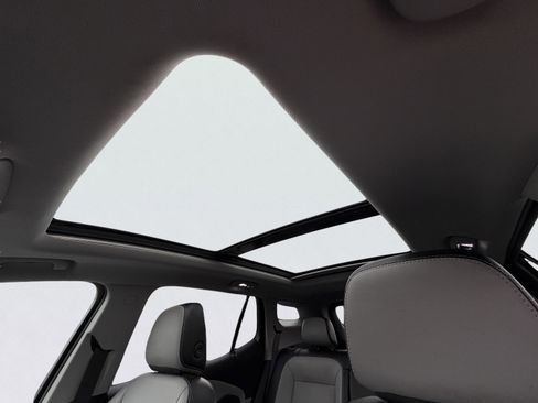 Used 2022 GMC Terrain SLT w/ Infotainment Package II image 4