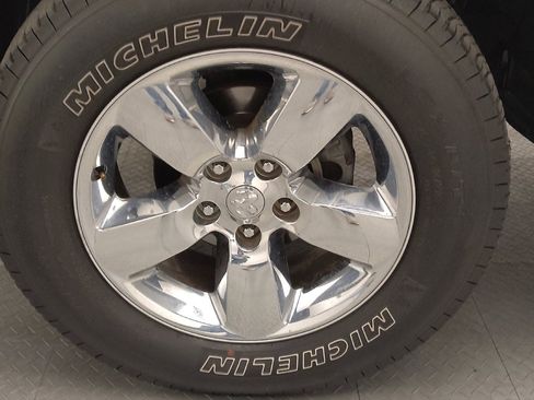Used 2017 RAM 1500 Classic SLT AWD/4WD image 31