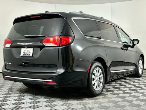 Used 2018 Chrysler Pacifica Touring-L w/ Premium Audio Group image 6