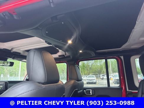 Used 2025 Jeep Wrangler Unlimited Rubicon image 18