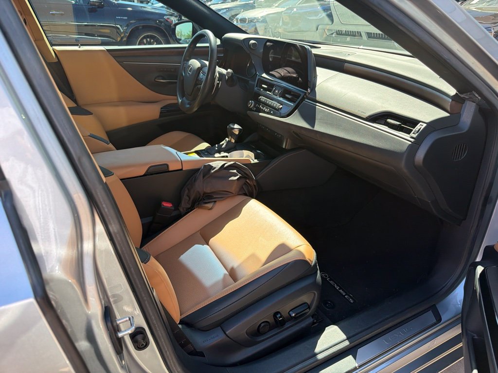 Used 2025 Lexus ES 300h w/ Premium Package FWD image 6