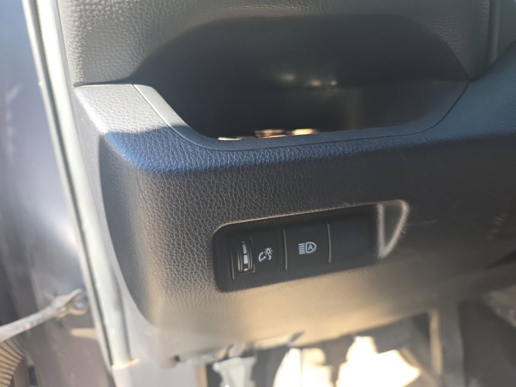Used 2019 Toyota RAV4 XLE AWD/4WD image 12