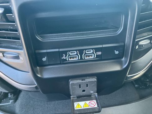 Used 2019 RAM 1500 Laramie AWD/4WD image 36
