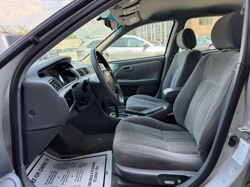 Used 2001 Toyota Camry LE FWD image 9