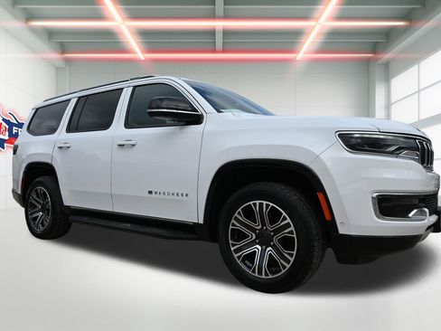 Used 2024 Jeep Wagoneer Series II w/ Flexible Seating Group RWD image 4