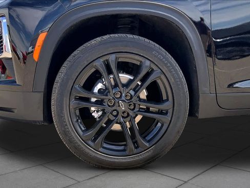 Used 2025 Chevrolet Traverse LT w/ Driver Confidence Package FWD image 11