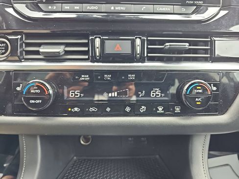 Used 2024 Nissan Pathfinder SV FWD image 28