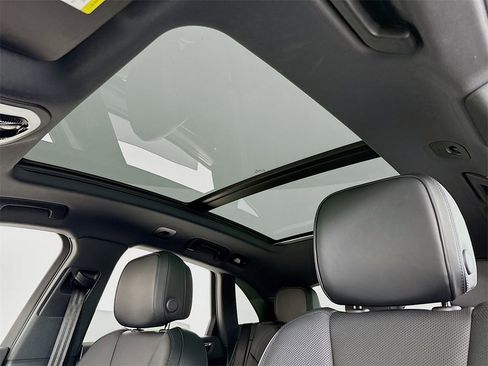 Used 2024 Porsche Macan image 23