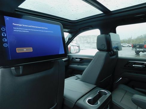 New 2026 Chevrolet Suburban High Country image 26