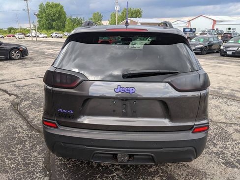 Used 2019 Jeep Cherokee Latitude Plus AWD/4WD image 4
